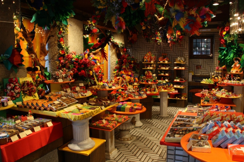 boutique-VALDEBLORE-min_candy_store_chocolate_shop_chocolate_switzerland-393515