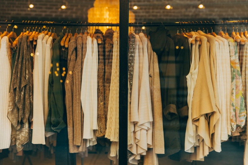 boutique-VALDEBLORE-min_clothe_fashion_store_shop_window_store_front-21277