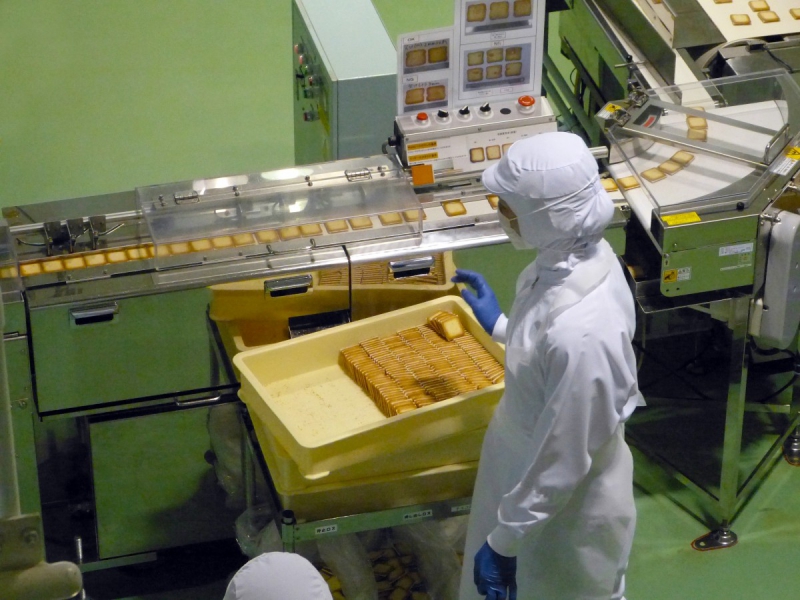 boutique-VALDEBLORE-min_japan_sapporo_chocolate_factory_label_packaging_cookie_machine_operator-961505