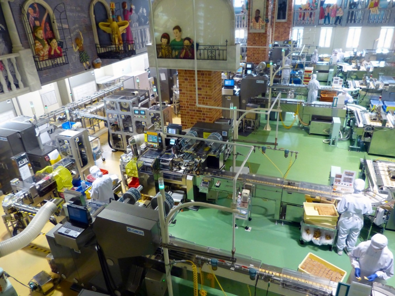 boutique-VALDEBLORE-min_japan_sapporo_chocolate_factory_label_packaging_cookie_machine_operators-961509